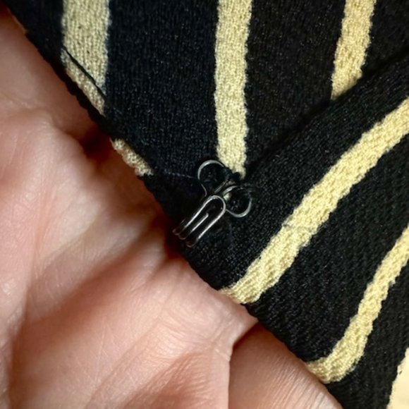 Black/Tan Women's Blazer/Hook Close/Shoulder pads/Flattering Contoured back SzLg - Picture 4 of 5